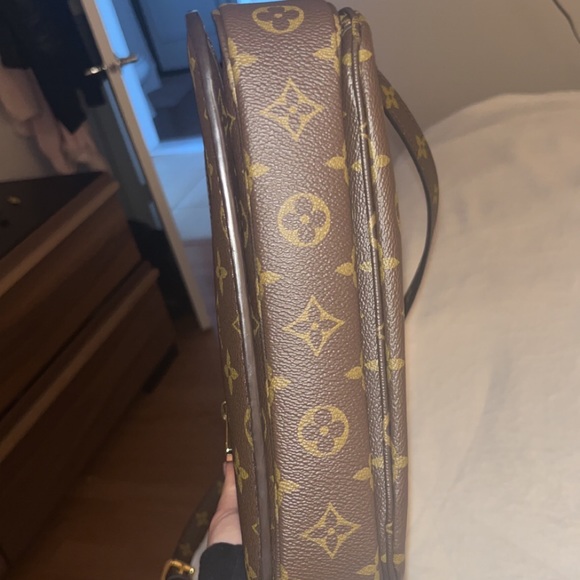 Authentic Louis Vuitton Métis Bag - Picture 4 of 10